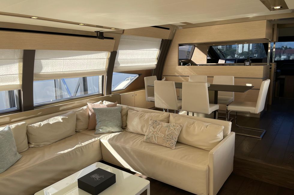 2013 Ferretti Yachts 720