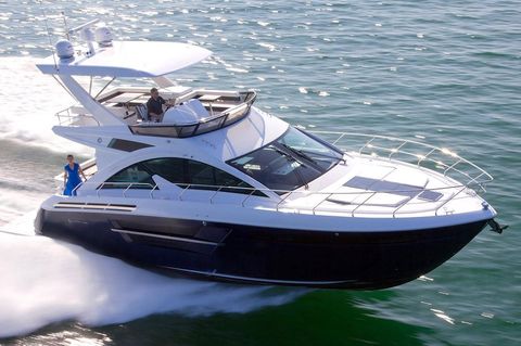2019 Cruisers Yachts 54 Fly