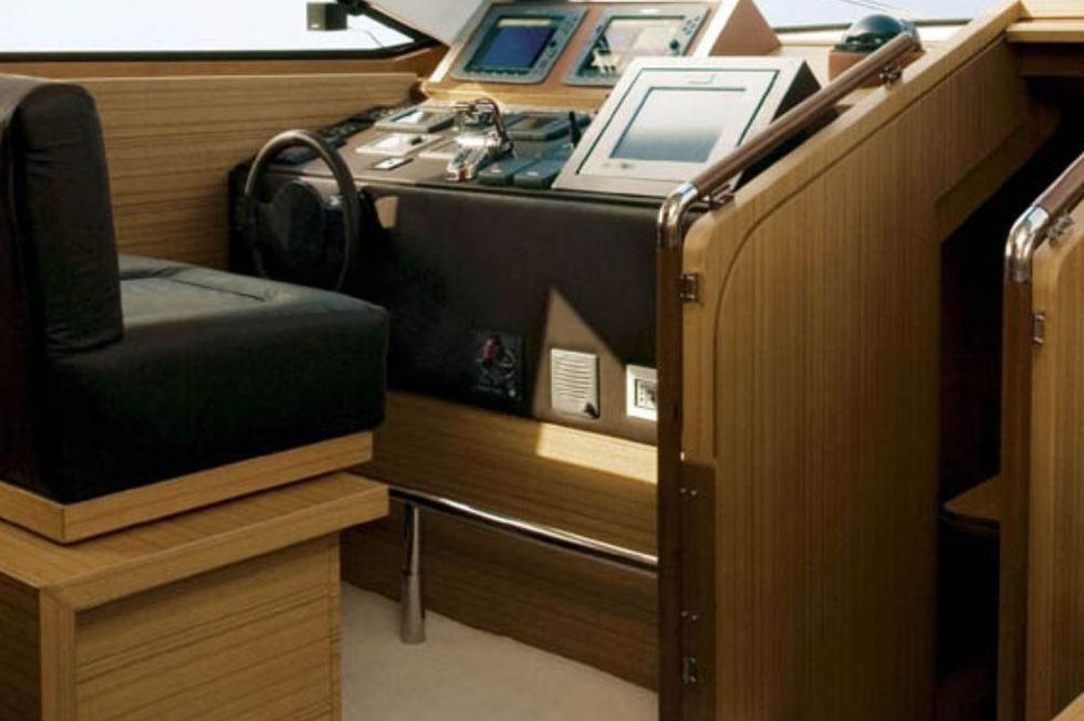 2006 Aicon Yachts Flybridge